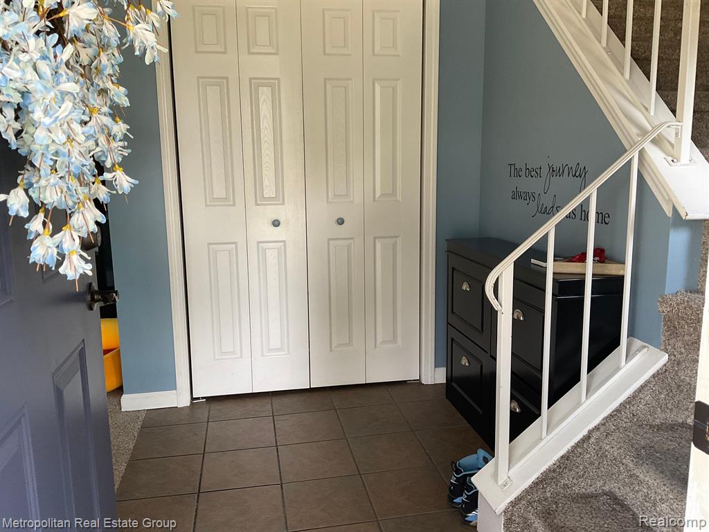 9127 BRIARWOOD Drive, Plymouth, MI 48170 — Photo 6
