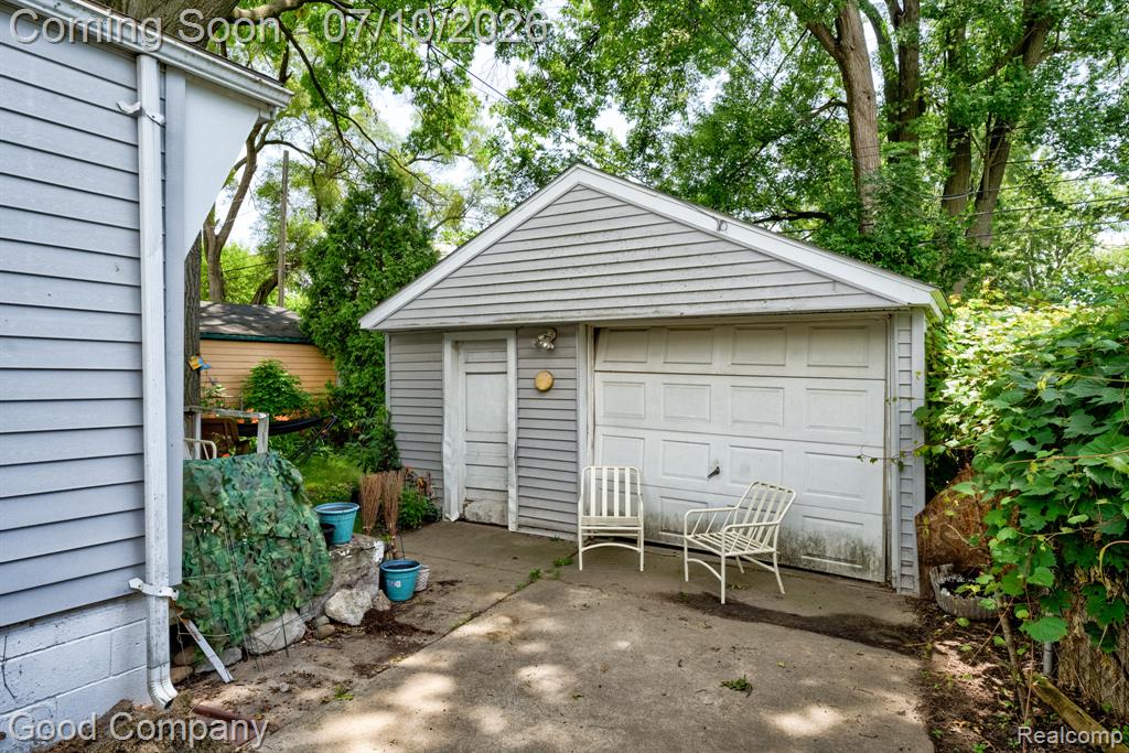 520 E Hudson Avenue, Madison Heights, MI 48071 — Photo 23