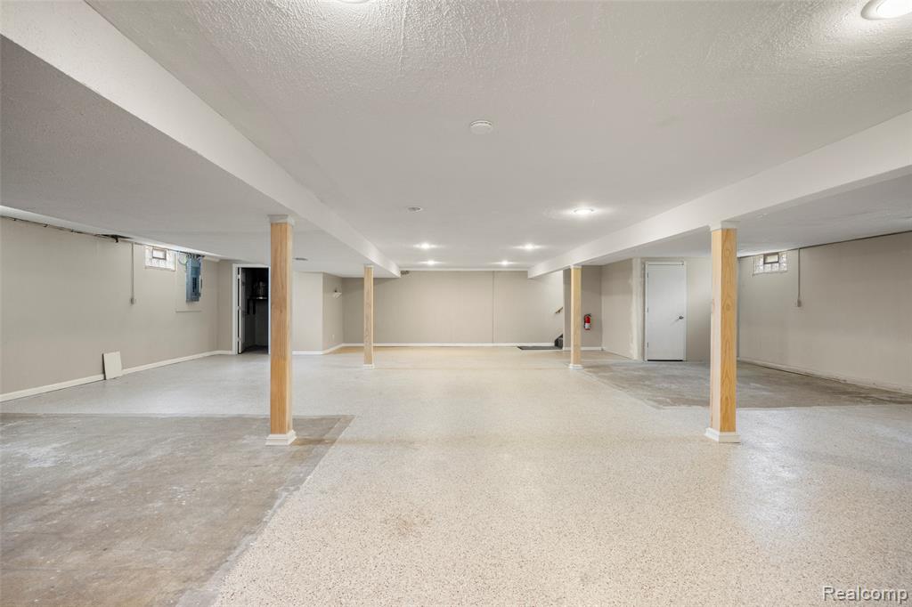 52909 10 Mile Road, South Lyon, MI 48178 — Photo 23
