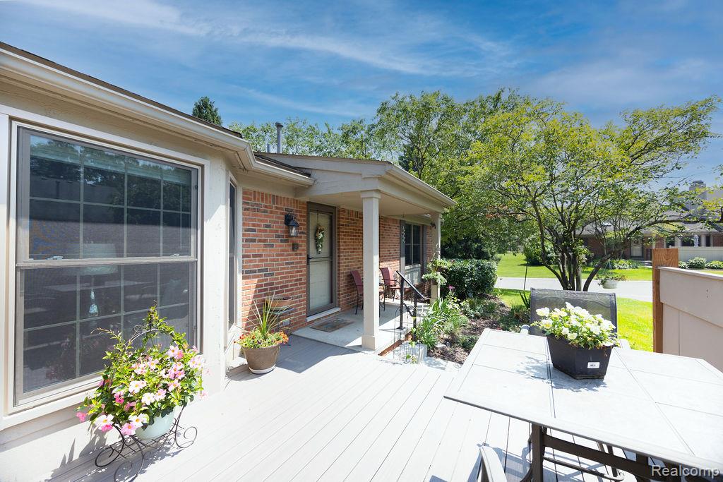 7108 Green Farm Road, West Bloomfield, MI — Photo 4