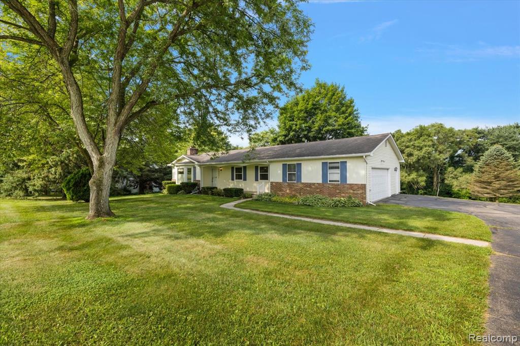 2947 SUN TERRACE Drive, Hartland, MI 48353 — Photo 4