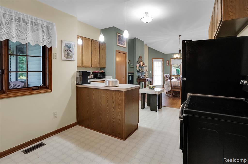 8127 Goldenrod Court, Brighton, MI 48116 — Photo 11