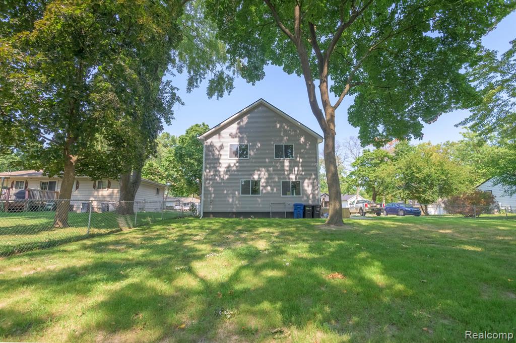 5733 CRESCENT Road, Waterford, MI 48327 — Photo 27