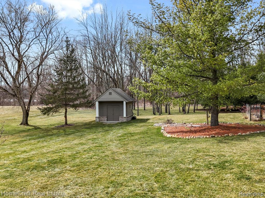 9123 SALEM FARMS Drive, South Lyon, MI 48178 — Photo 58