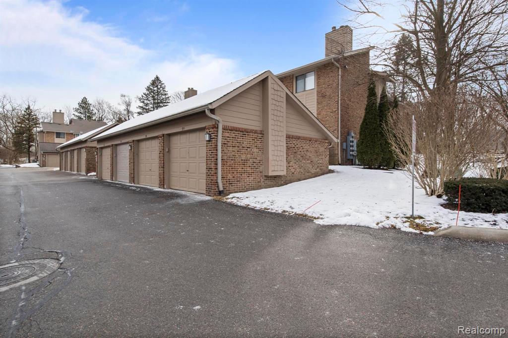 11863 SYCAMORE Drive, Plymouth, MI 48170 — Photo 2