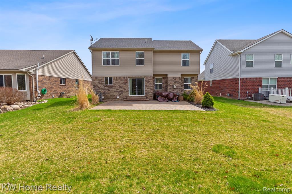 28642 OAKMONTE Circle W, New Hudson, MI 48165 — Photo 5