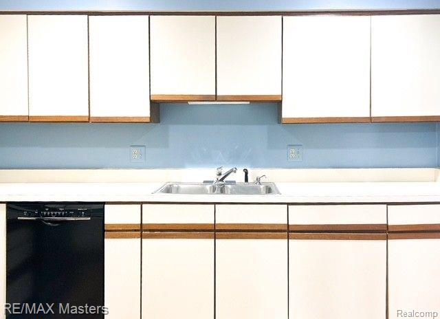 726 CLAIRE POINTE Circle, Saint Clair Shores, MI 48081 — Photo 12