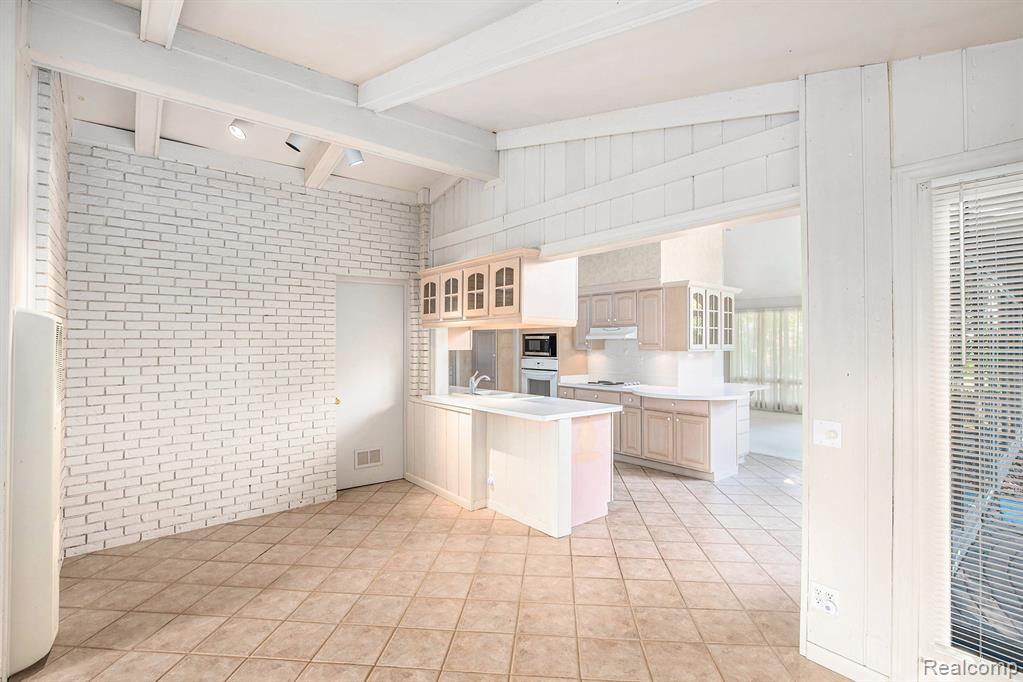 6284 Westview Drive, Grand Blanc, MI 48439 — Photo 8