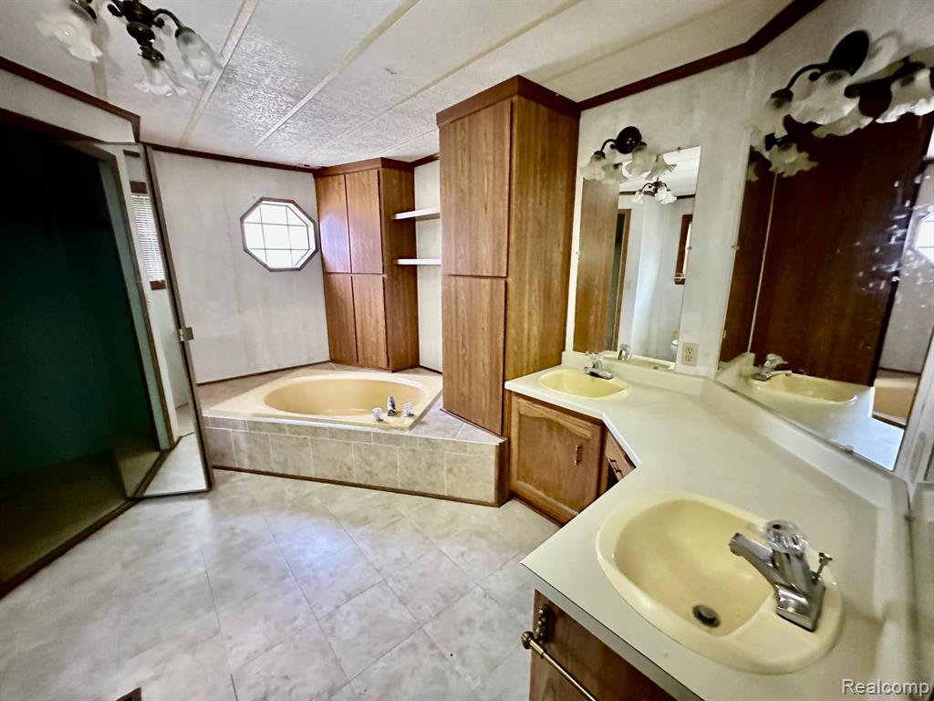50104 AMBLESIDE, Shelby Twp, MI 48315 — Photo 17
