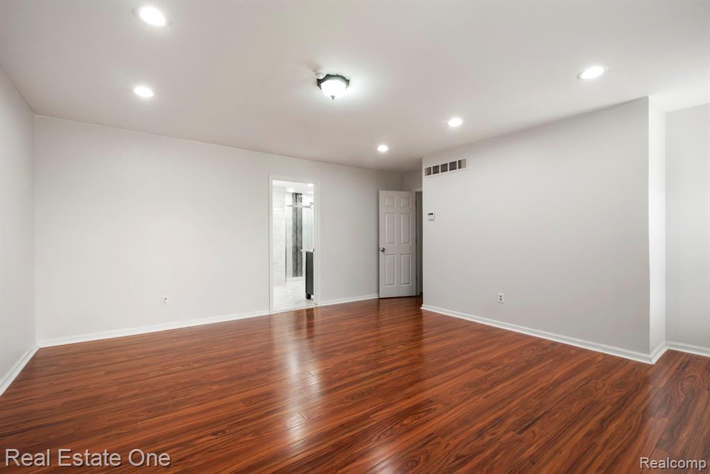5510 Greenbriar Drive, West Bloomfield, MI — Photo 22