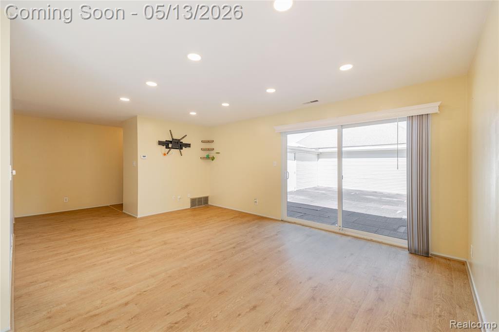 8127 Colony Drive, 23, Grosse Ile, MI 48138 — Photo 9