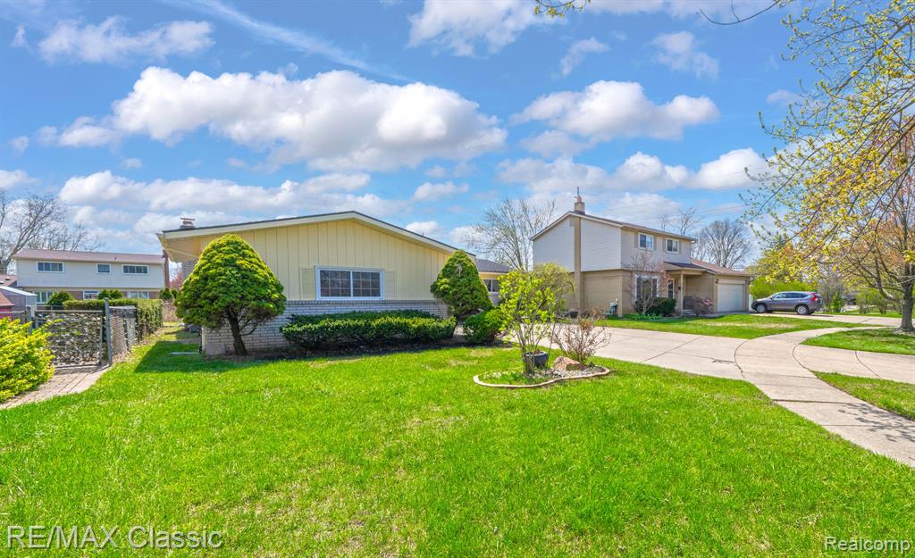 44285 SUFFOLK Court, Canton, MI 48187 — Photo 2