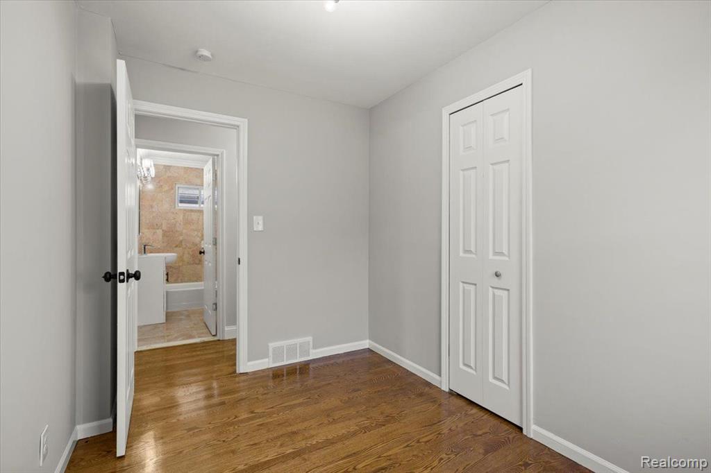 567 E MADISON Avenue, Pontiac, MI 48340 — Photo 20