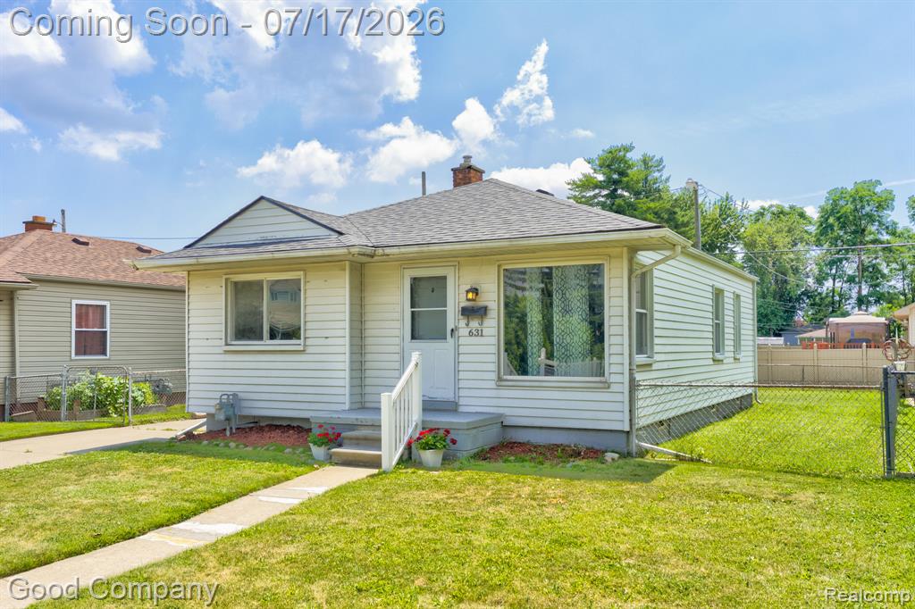 631 Saint Johns Street, Wyandotte, MI 48192 — front exterior
