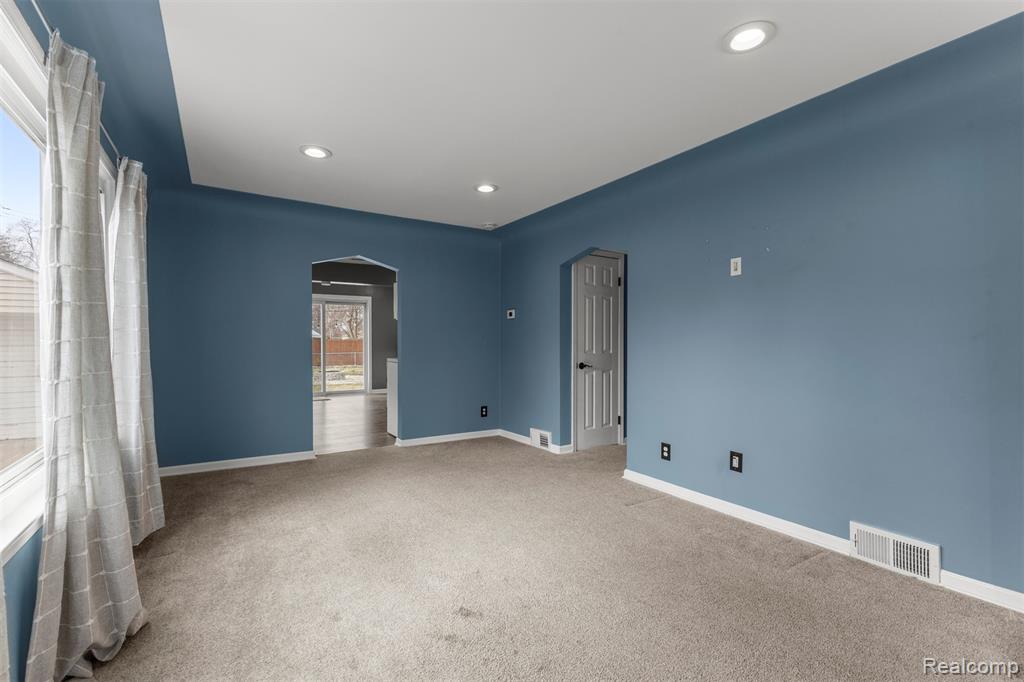 4976 Weddell Street, Dearborn Heights, MI 48125 — Photo 7