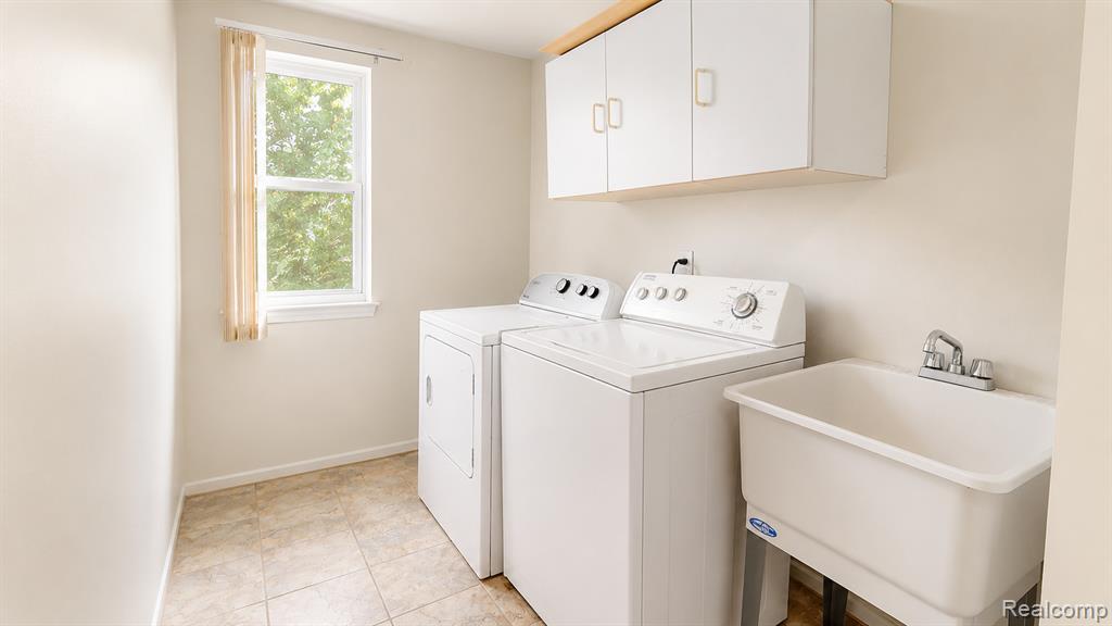 7622 Park Meadow Lane, West Bloomfield, MI 48324 — Photo 16