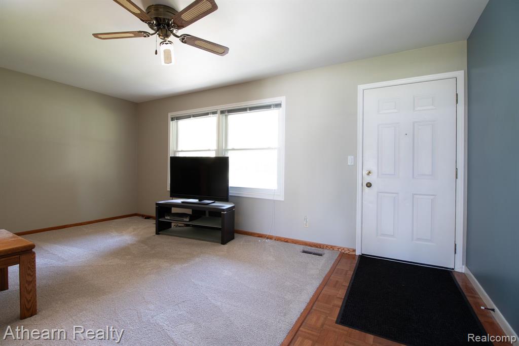 5309 COPLEY SQUARE Road, Grand Blanc, MI 48439 — Photo 9
