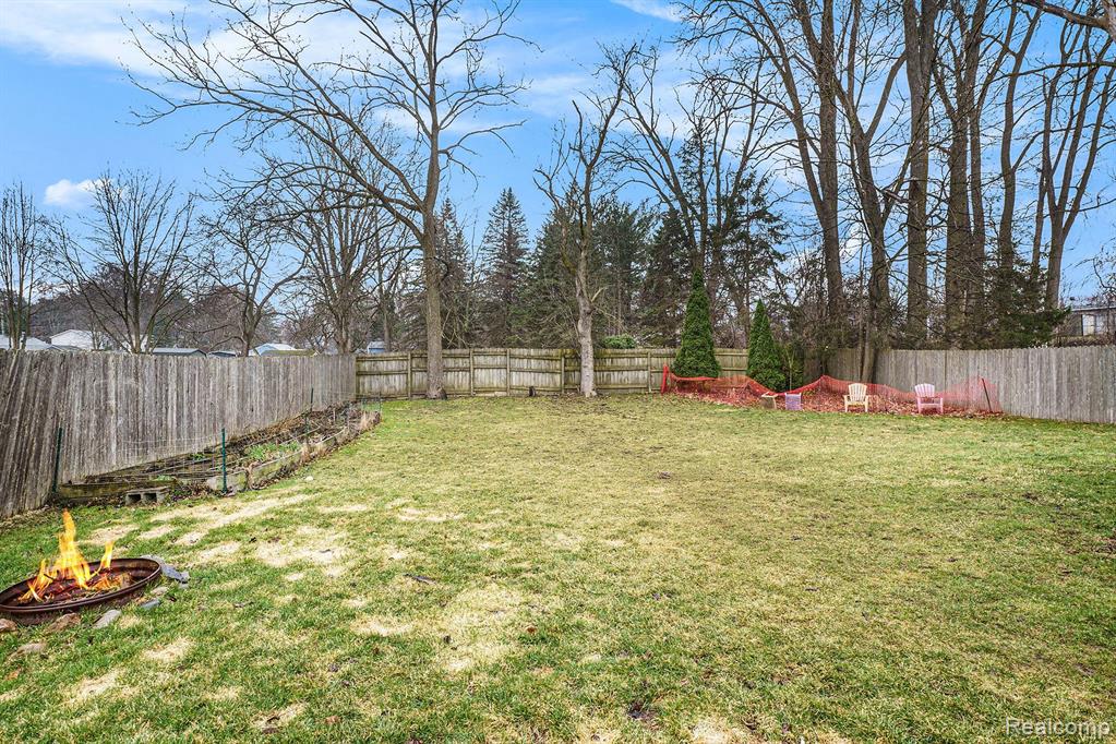 707 MARY COURT, Fenton, MI 48430 — Photo 16