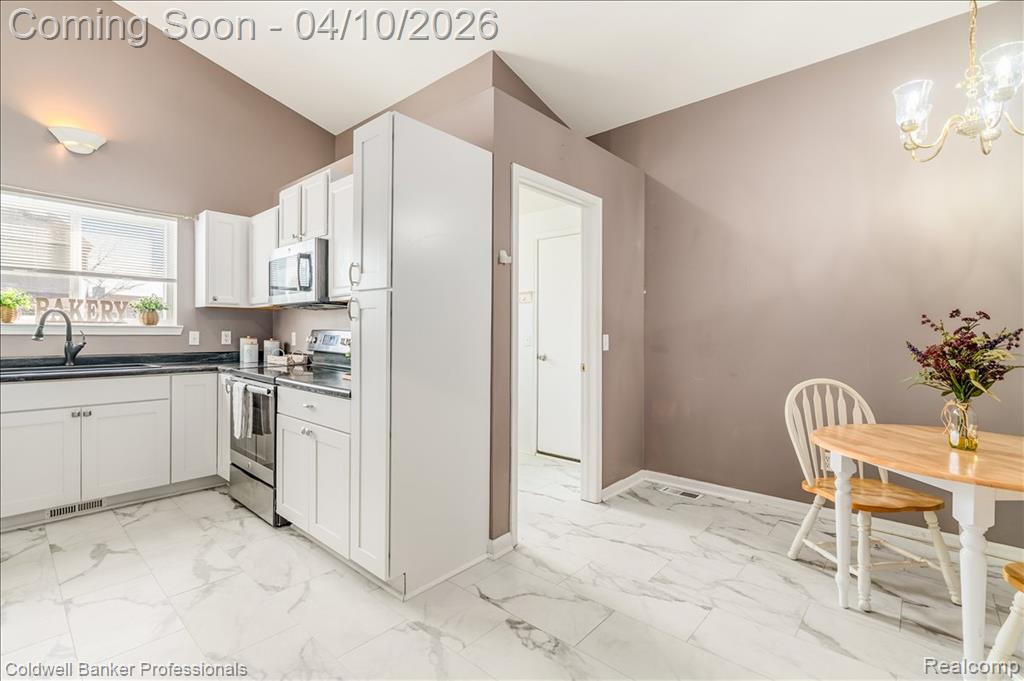 7447 Knollwood Drive, Ypsilanti, MI 48197 — Photo 10