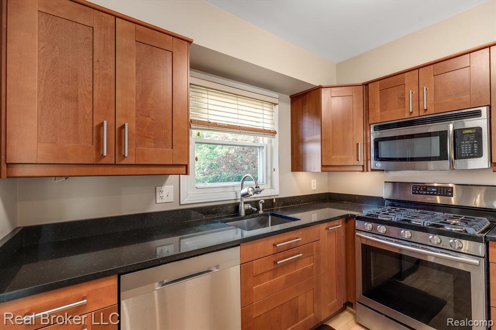 1448 BRENTWOOD Drive, Troy, MI 48098 — Photo 10