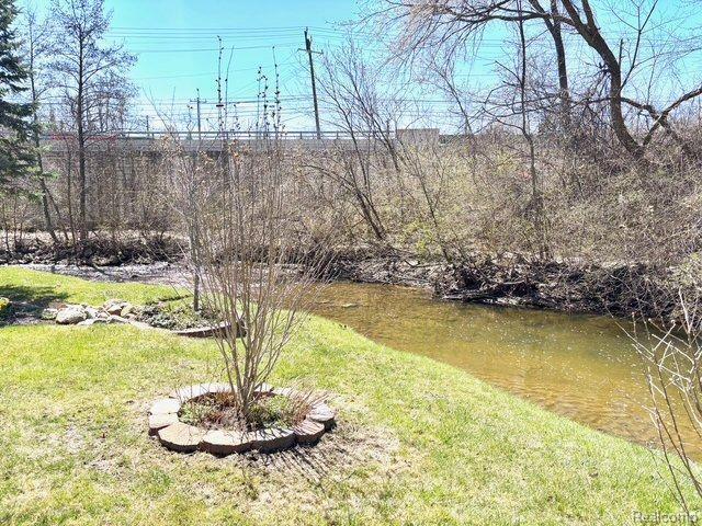 32080 GRAND RIVER Avenue, 82, Farmington, MI 48336 — Photo 21