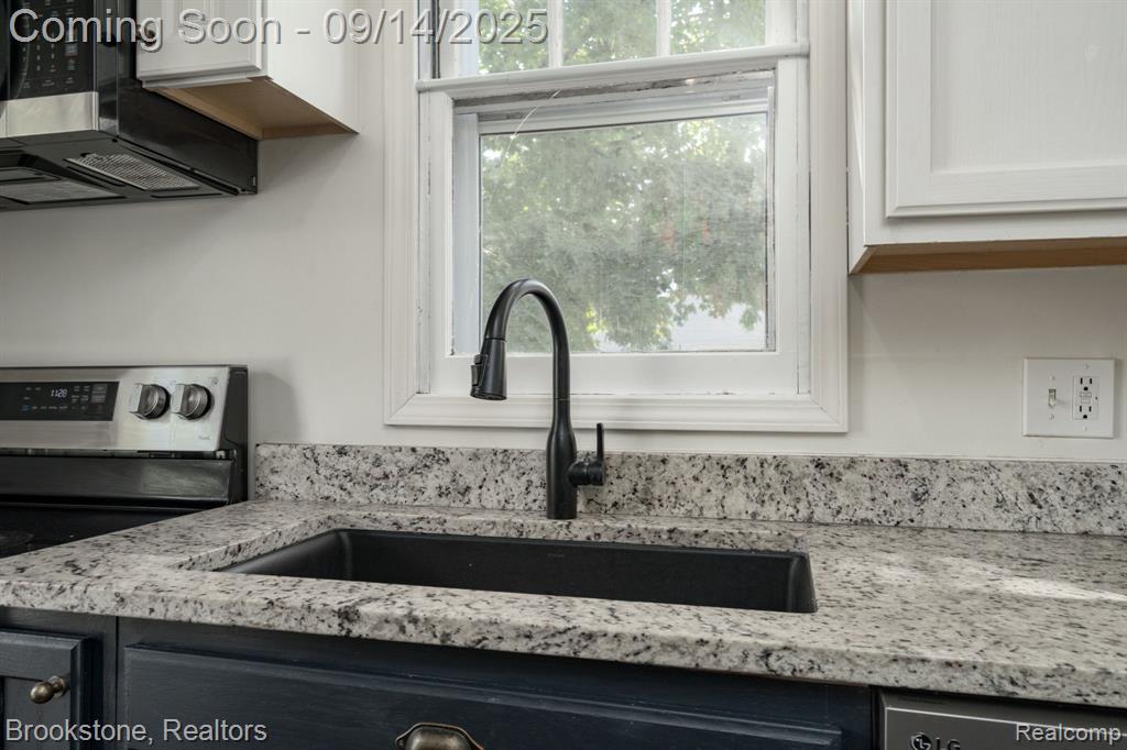561 Pontiac Street, Oxford, MI 48371 — Photo 10