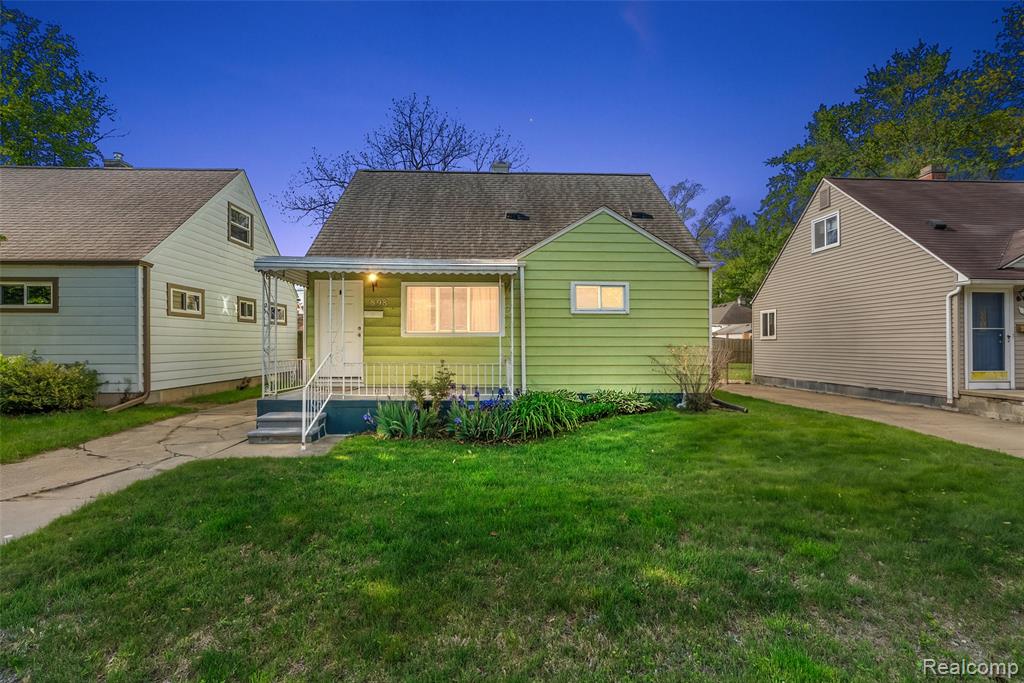 898 E Barrett Avenue, Madison Heights, MI 48071 — front exterior