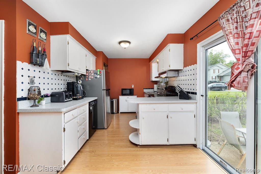 94 CRESCENT LAKE Road, Waterford, MI 48327 — Photo 17