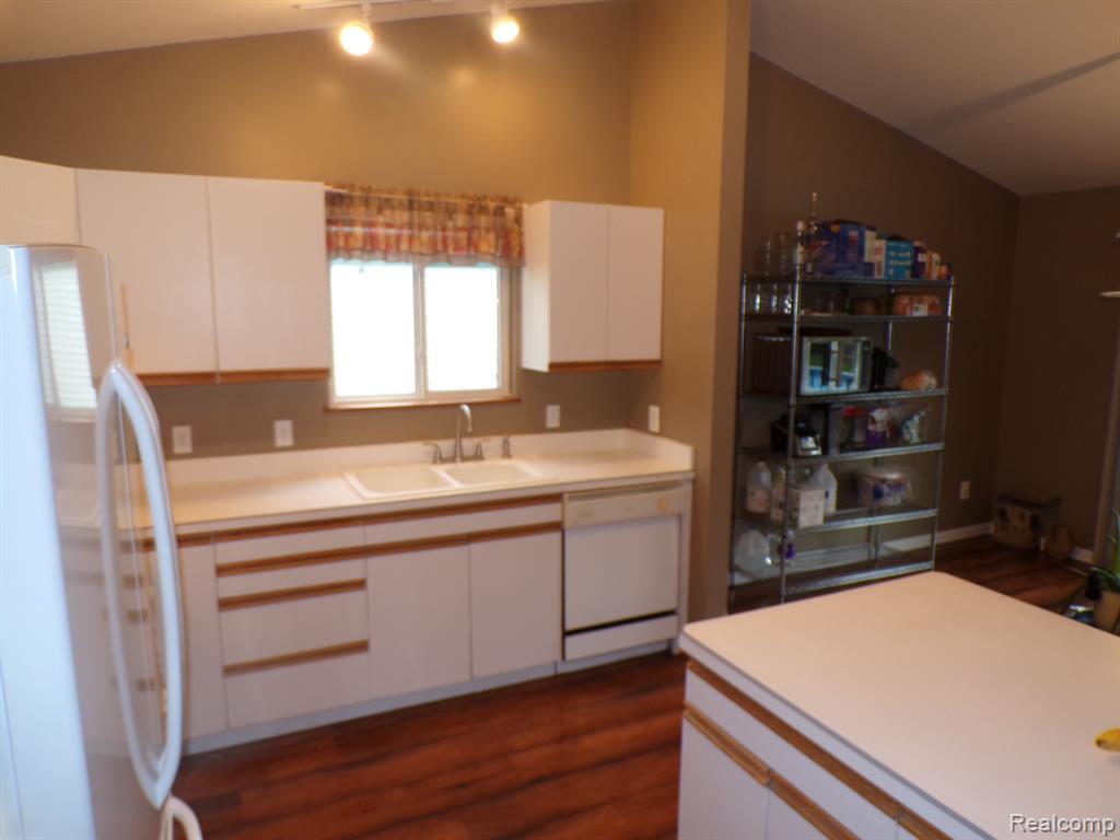 4213 CLINTONVILLE Road, Waterford, MI 48329 — Photo 8