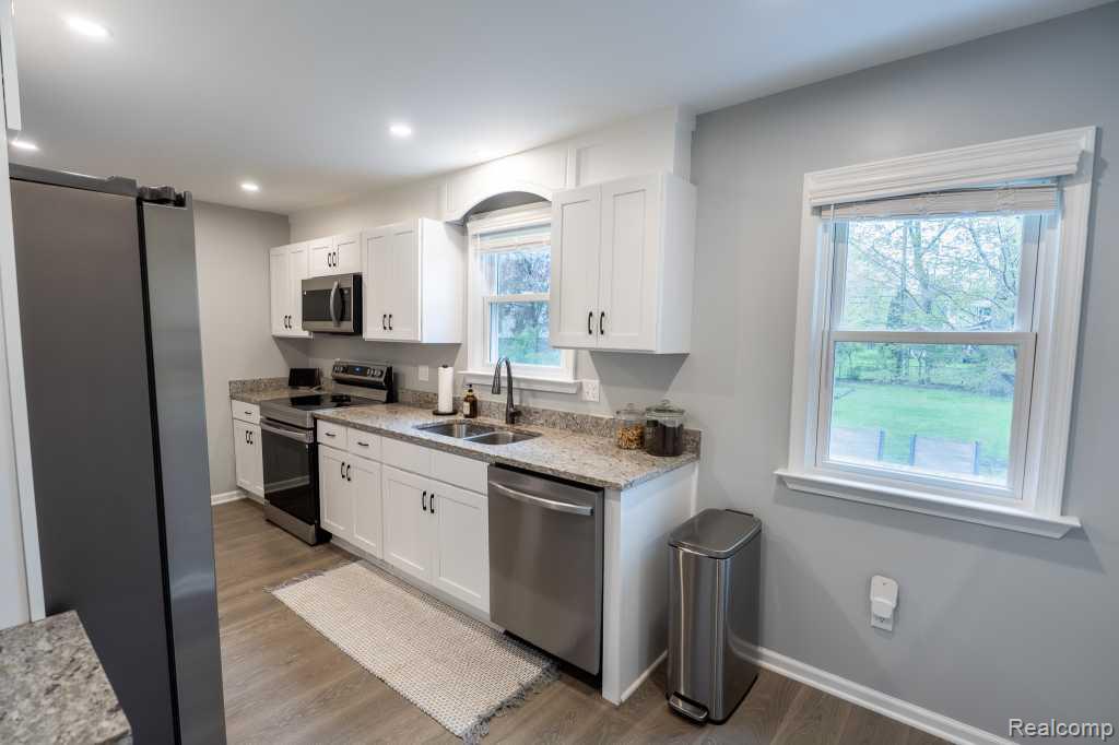 244 Gladwin Avenue, Commerce Twp, MI — Photo 13