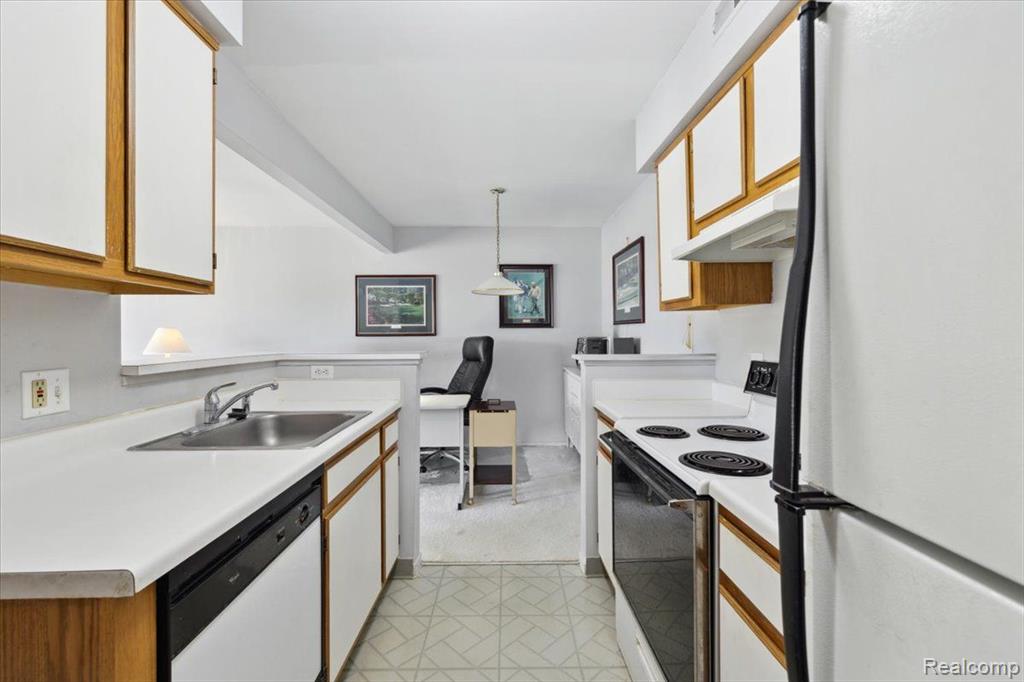 407 WATER TOWER Circle, Brighton, MI 48116 — Photo 9