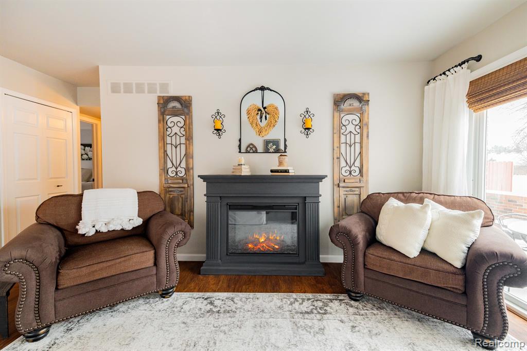 4713 LEISURE Lane, Trenton, MI 48183 — Photo 13