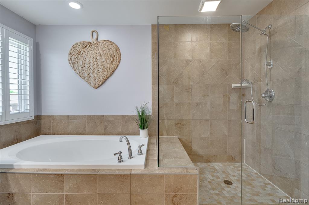 47576 VALENCIA Circle, Novi, MI — Photo 53
