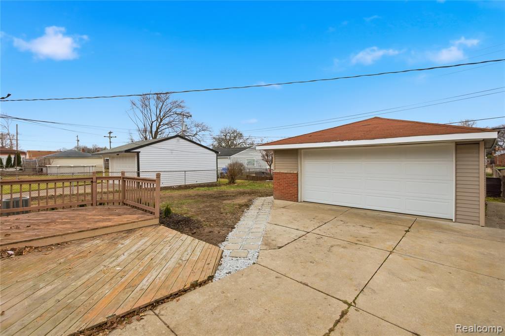 15225 Common Road, Roseville, MI 48066 — Photo 14