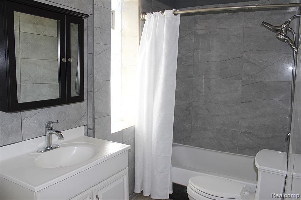 43267 UTICA Road, Sterling Heights, MI 48314 — Photo 17