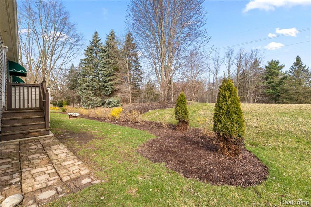11018 WOODLAND RIDGE, South Lyon, MI 48178 — Photo 25