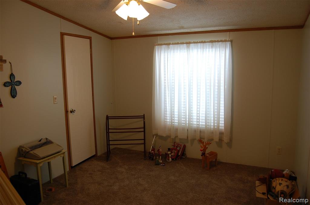 23166 Swallow, New Boston, MI 48164 — Photo 15