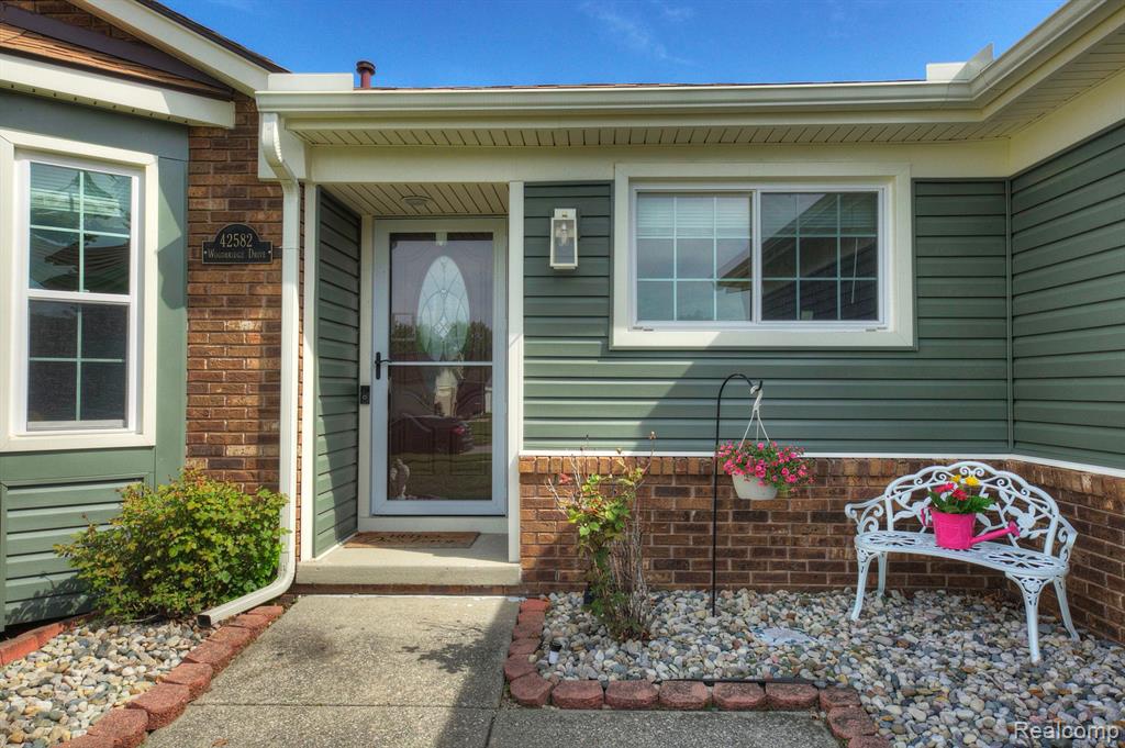 42582 WOODBRIDGE Drive, Canton, MI 48188 — Photo 2