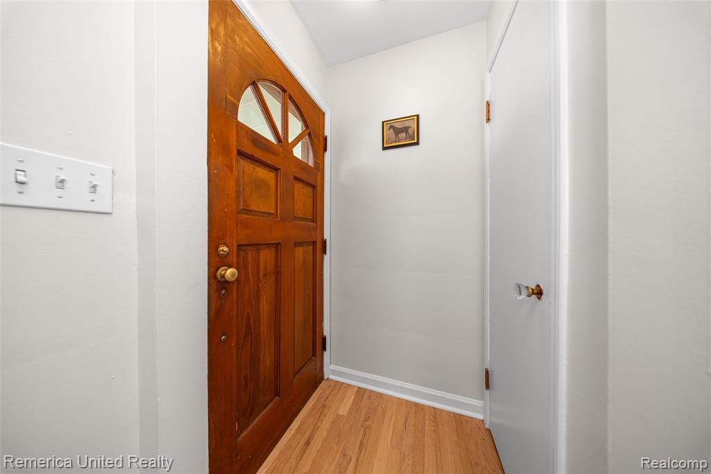 717 S Edgeworth Avenue, Royal Oak, MI 48067 — Photo 14