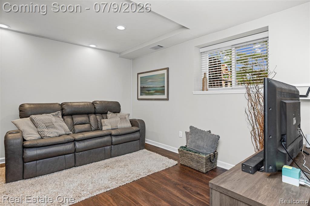 42118 Villanova Drive, Sterling Heights, MI 48313 — Photo 33