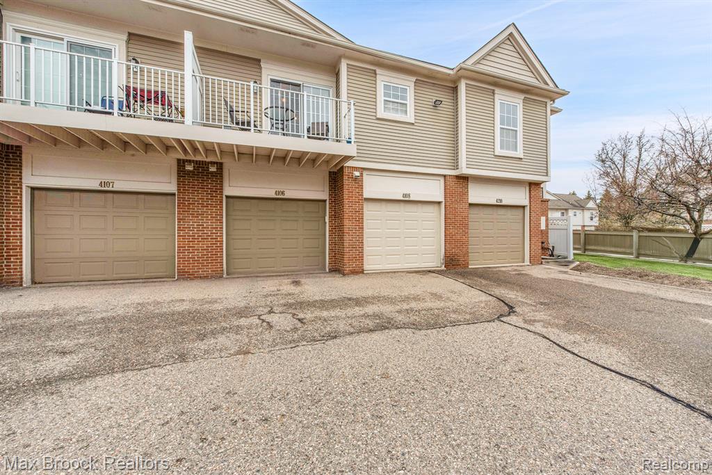 4210 ADDINGTON Drive, Commerce Twp, MI 48390 — Photo 19