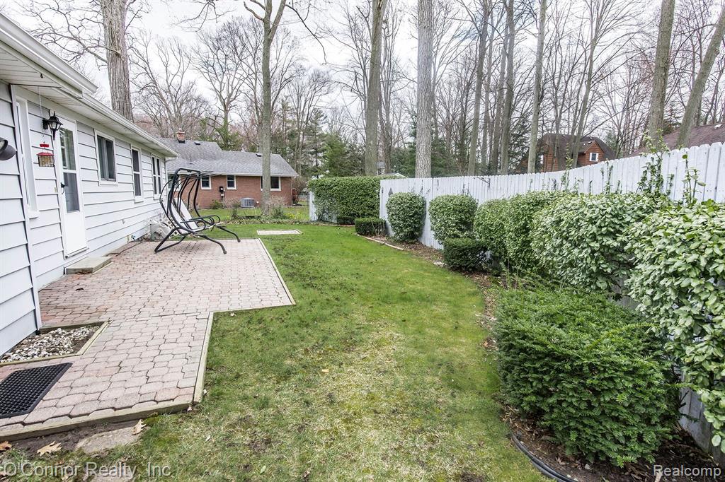 4291 QUAKER HILL Drive, Fort Gratiot, MI 48059 — Photo 26