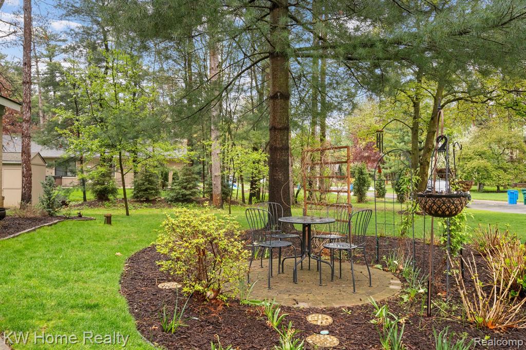 4143 EMERALD PINES Drive, Commerce Twp, MI 48390 — Photo 5