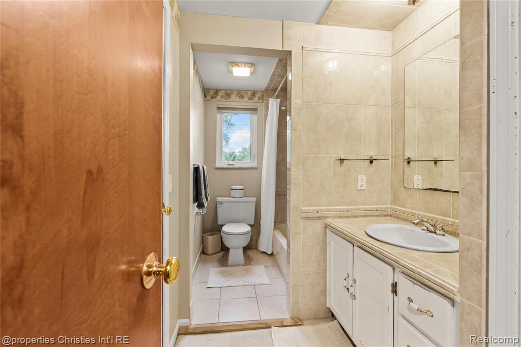 6785 GRASSLAND Avenue, West Bloomfield, MI 48324 — Photo 20