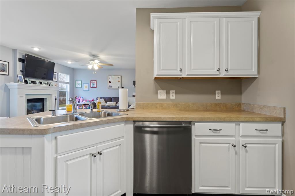 4335 Pondview Drive, Swartz Creek, MI 48473 — Photo 13