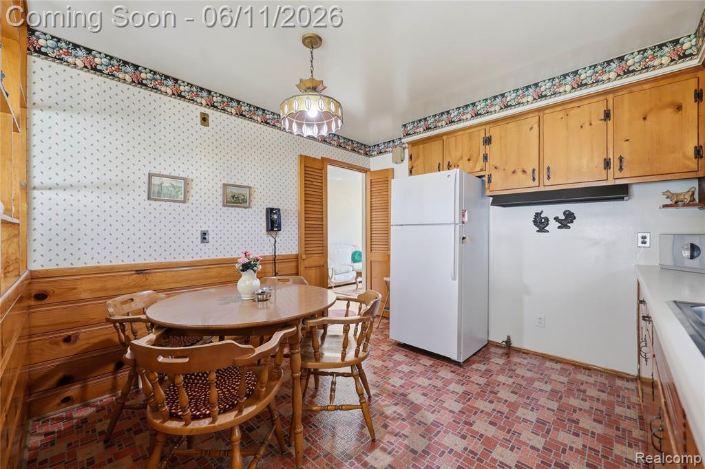 29609 Mark Avenue, Madison Heights, MI 48071 — Photo 12