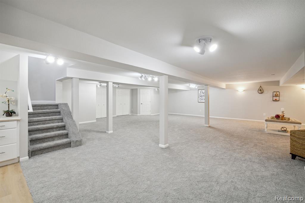 45516 VIOLET Lane, Novi, MI — Photo 47