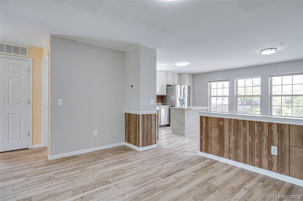 454 Old Pine Way, Walled Lake, MI 48390 — Photo 12