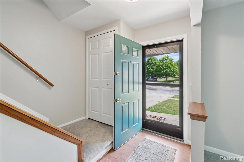 6169 Barker Circle, Waterford, MI 48329 — Photo 5