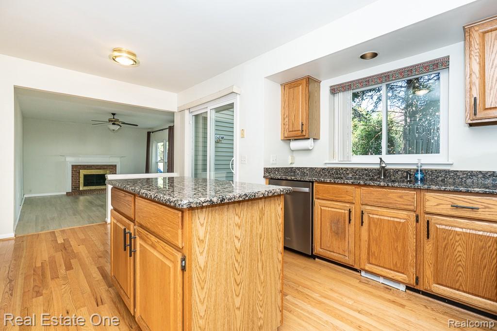 619 Whitney Drive, Rochester Hills, MI 48307 — Photo 18